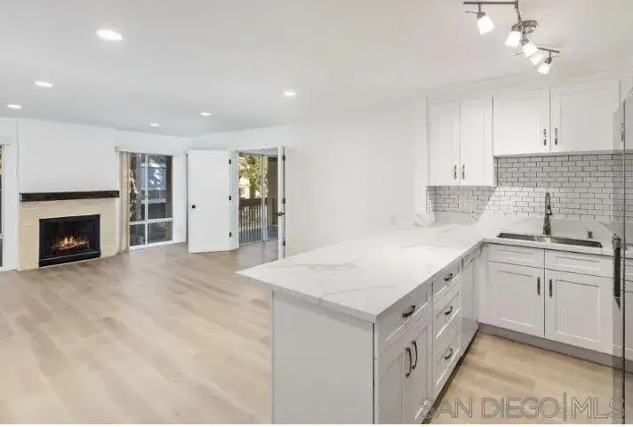 4600 Lamont St #204, San Diego, CA 92109 - #2