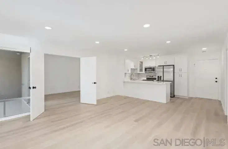 4600 Lamont St #204, San Diego, CA 92109 - #3