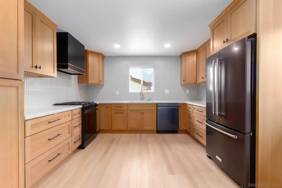 361 E Indian Rock Rd, Vista, CA 92084 - #2