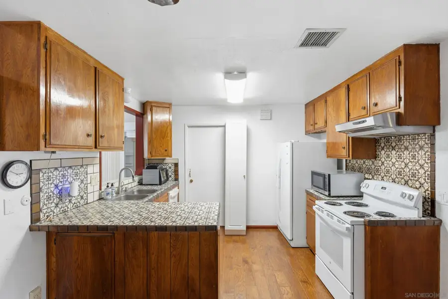 538 Paraiso Ave., Spring Valley, CA 91977 - #2