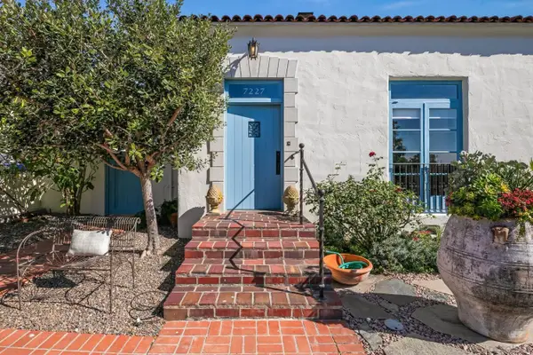 7227 Olivetas Ave, La Jolla, CA 92037