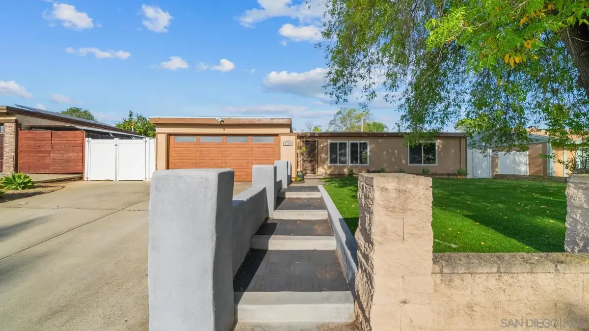 1104 Hoover St, Escondido, CA 92027 - #1