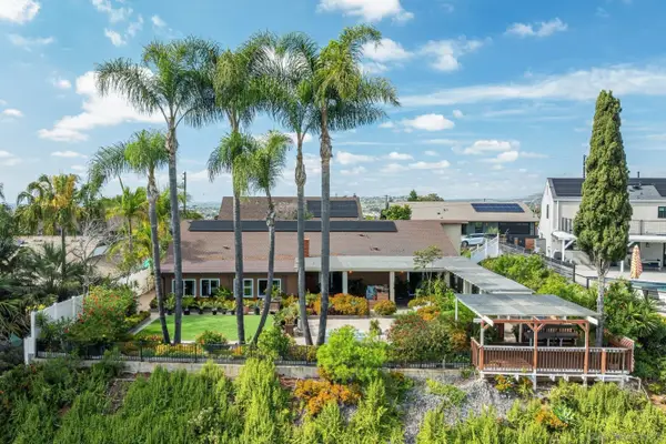 7945 Shadow Hill Dr, La Mesa, CA 91941