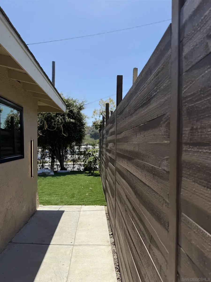 519 Camelot Dr, Oceanside, CA 92054 - #2