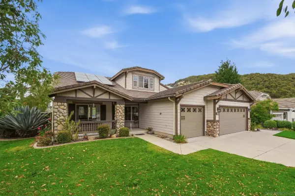 3204 Meadow Creek, Escondido, CA 92027