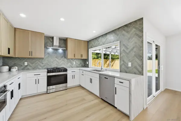 12437 Ridgeton Dr, Lakeside, CA 92040