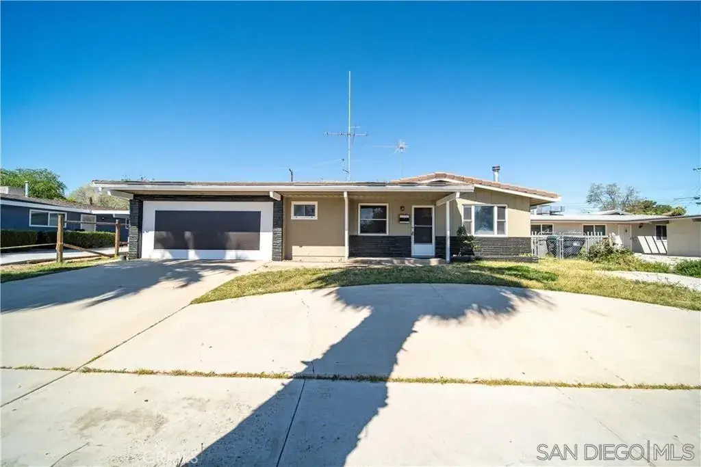 44641 5th St E, Lancaster, CA 93535 - #1
