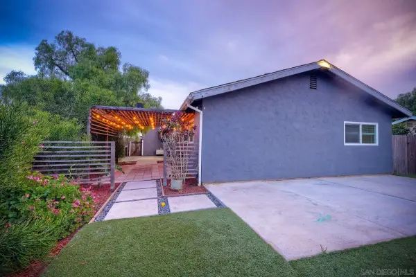 9574 Danancy Ct, Spring Valley, CA 91977