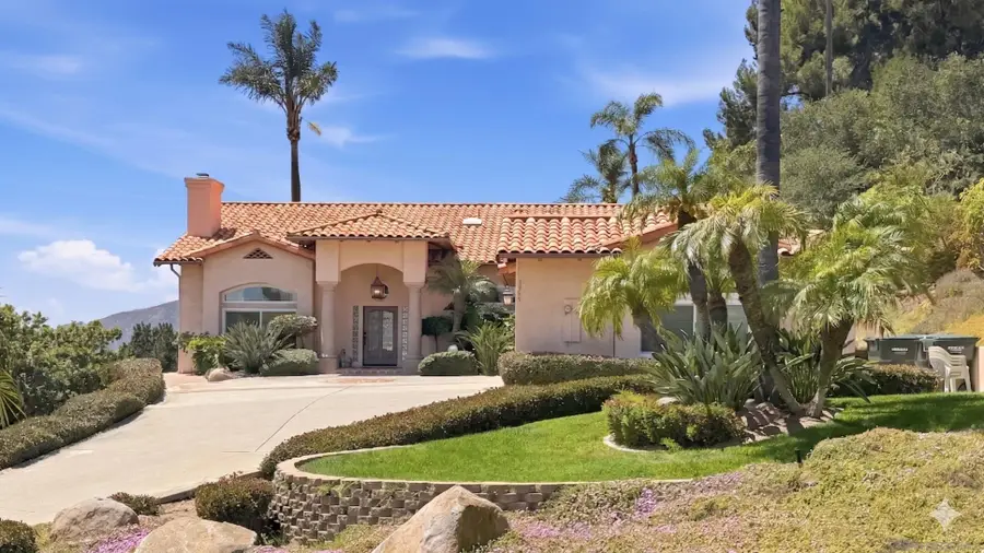 3295 Via Loma Vista, Escondido, CA 92029 - #3