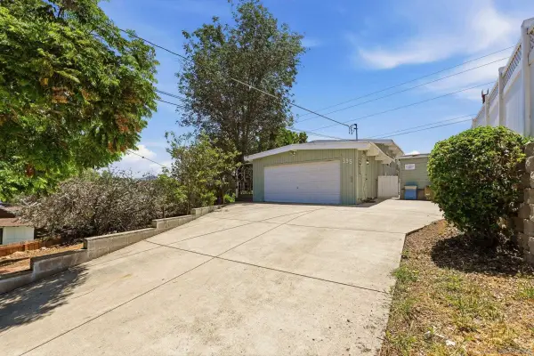 395 San Roque, Escondido, CA 92025