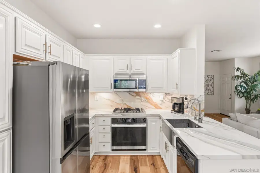 5572 Renaissance Ave. #3, San Diego, CA 92122 - #3