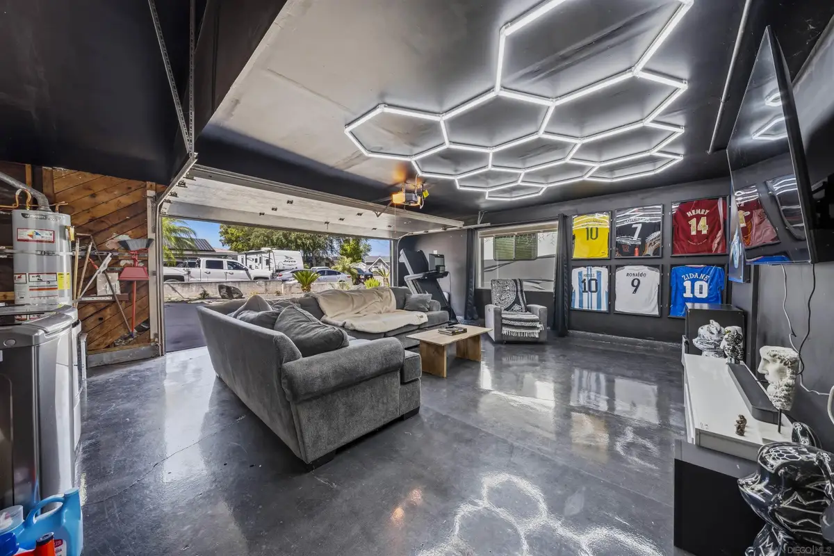1412 Cornwall St, Spring Valley, CA 91977 - #1