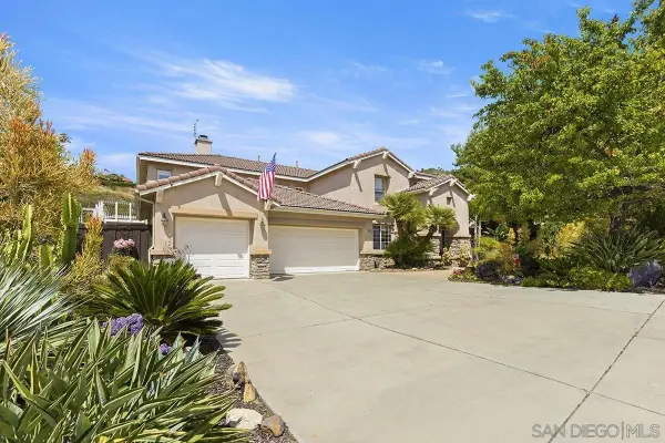 2494 San Clemente Ave, Vista, CA 92084