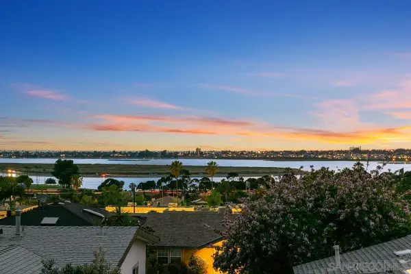 2435 Frankfort, San Diego, CA 92110