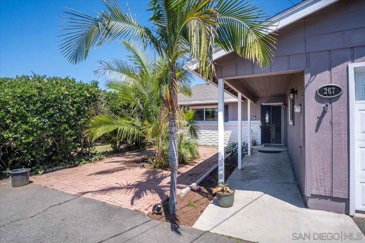 267 Hannalei Dr, Vista, CA 92083 - #1