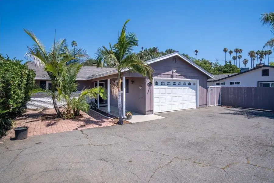 267 Hannalei Dr, Vista, CA 92083 - #2
