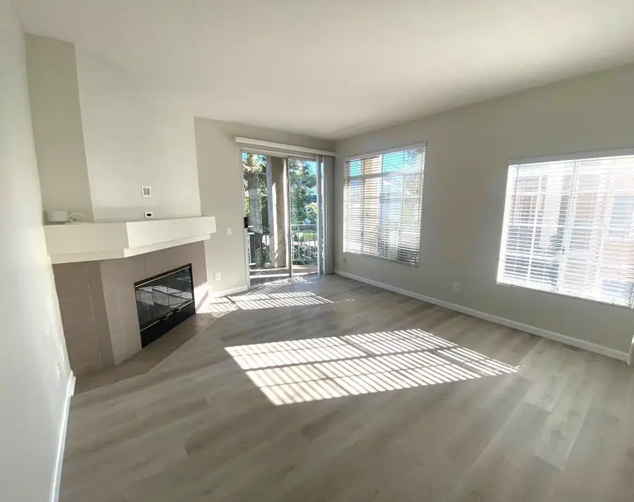 2220 Camino De La Reina #204, San Diego, CA 92108 - #3