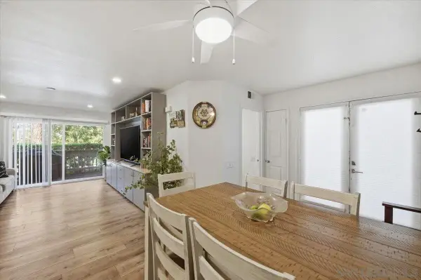 1564 Tanglewood Ln. #18, Escondido, CA 92029