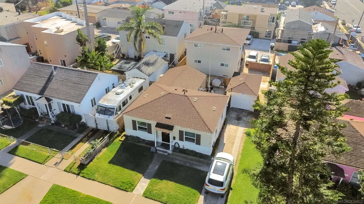 909-911 Chalcedony Street, San Diego, CA 92109 - #1
