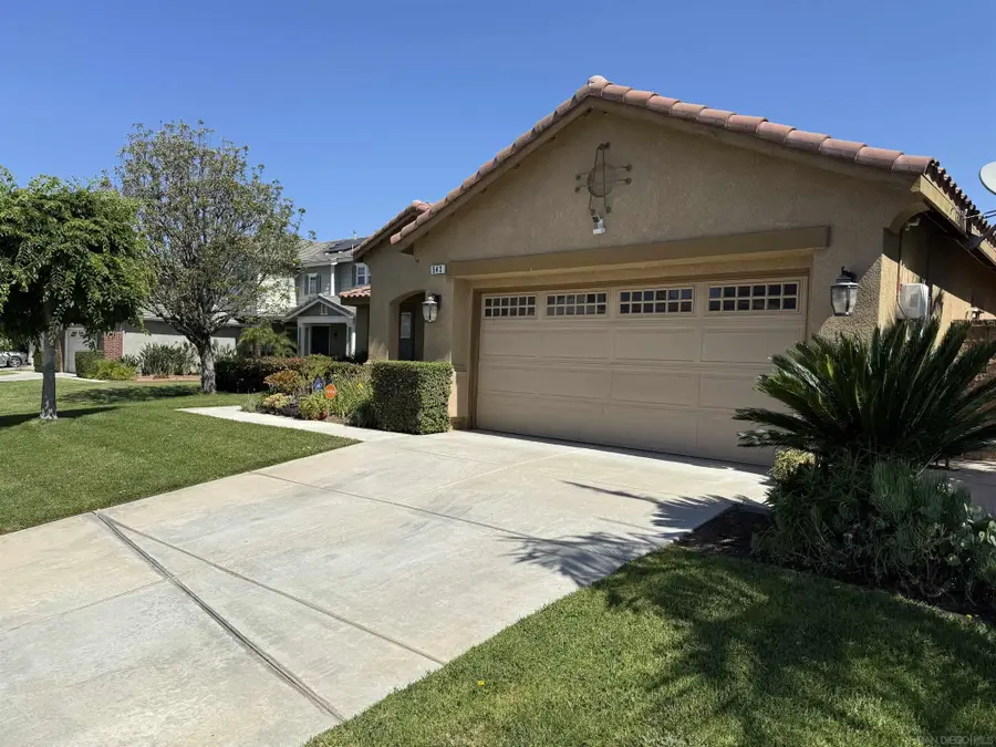 543 Silverhawk Dr, Corona, CA 92879 - #3