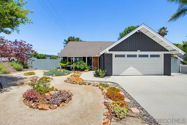 969 Chablis Ln, Vista, CA 92083