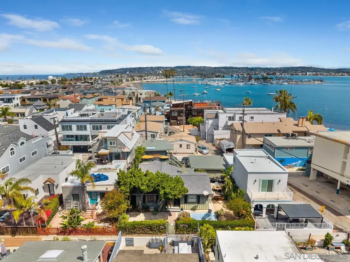 844-48 Isthmus Court, San Diego, CA 92109 - #1