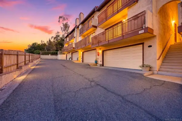 719 Franklin Ln, Vista, CA 92084
