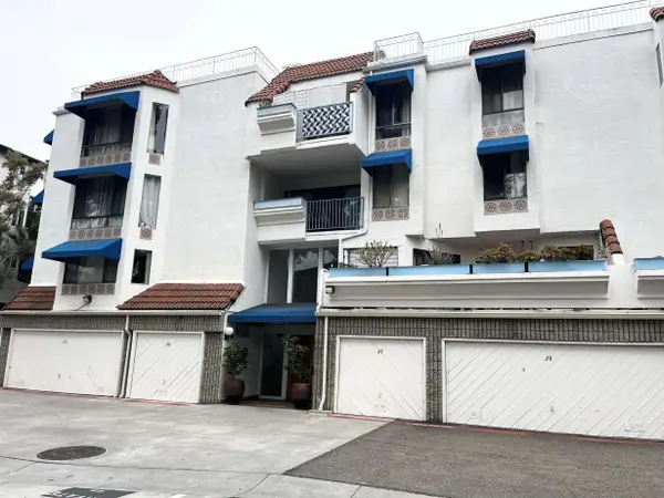 8332 Regents Rd #1F, San Diego, CA 92122