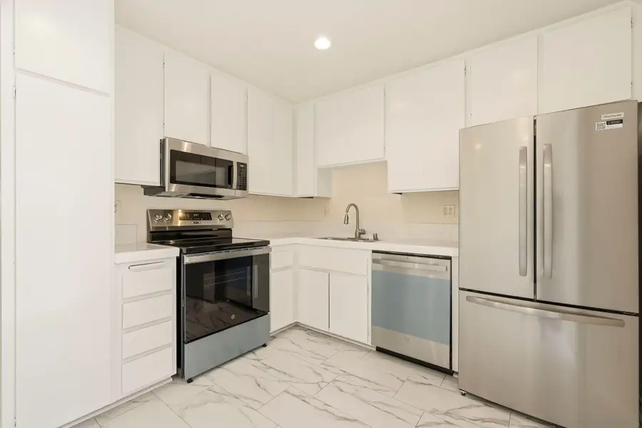 9289 Village Glen Dr #118, San Diego, CA 92123 - #2