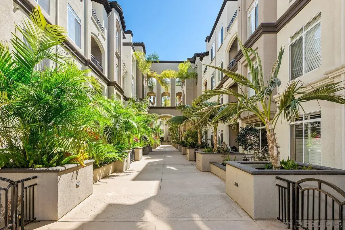 4165 Executive #F304, La Jolla, CA 92037 - #1