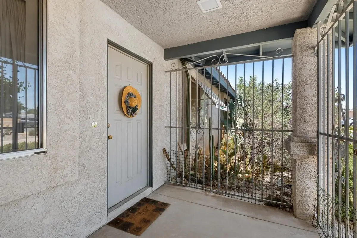 12450 Algonquin Rd, Apple Valley, CA 92308 - #1
