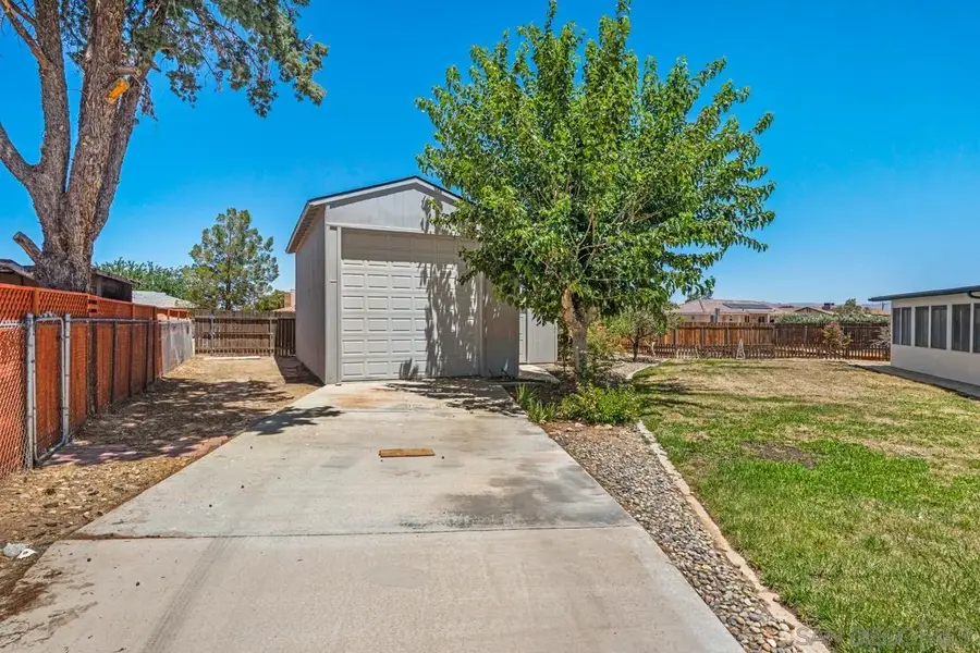 12450 Algonquin Rd, Apple Valley, CA 92308 - #2