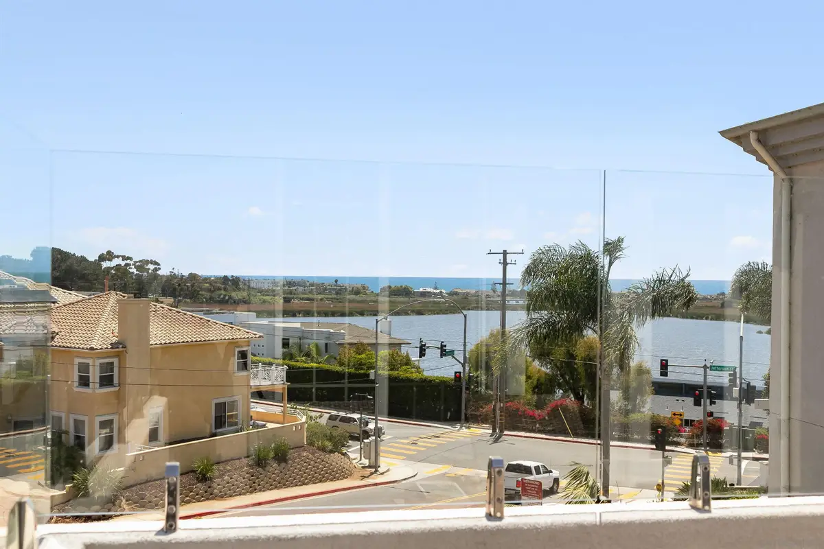 1128 Las Flores, Carlsbad, CA 92008 - #1