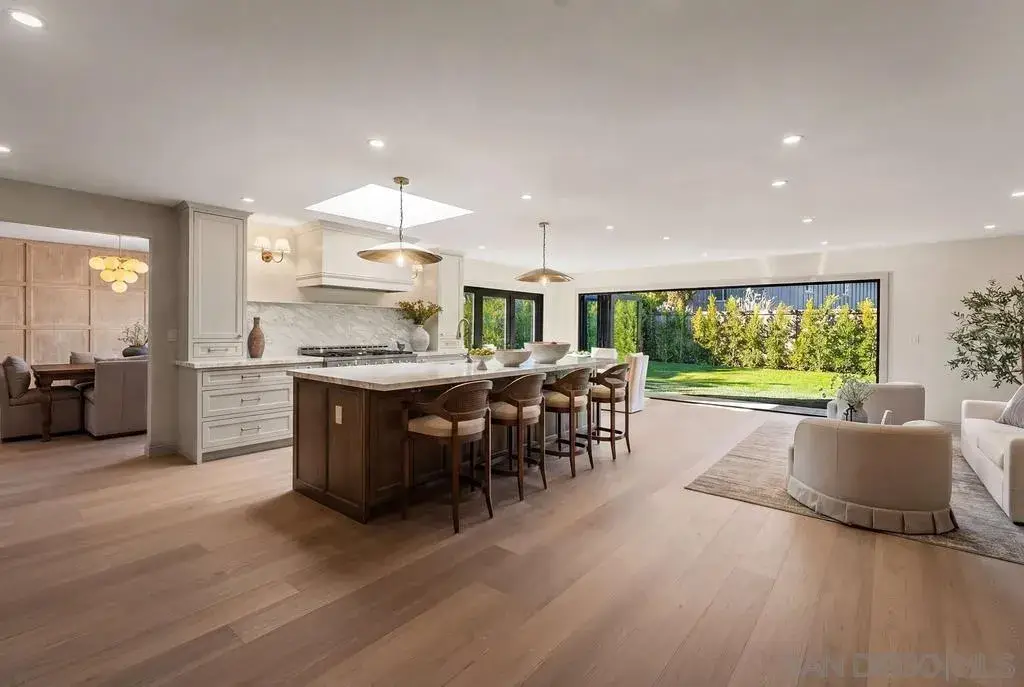 8390 Cliffridge, La Jolla, CA 92037 - #1