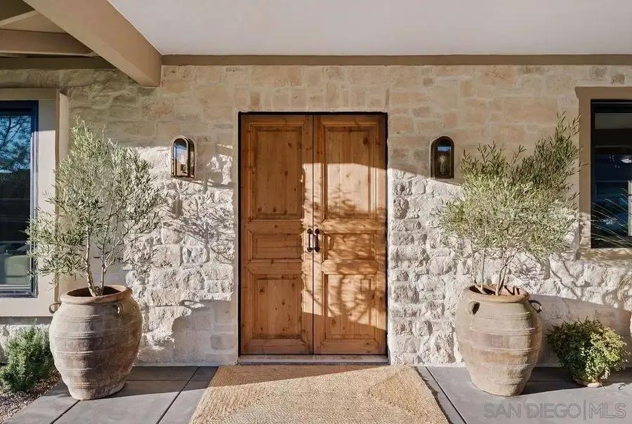 8390 Cliffridge, La Jolla, CA 92037 - #2