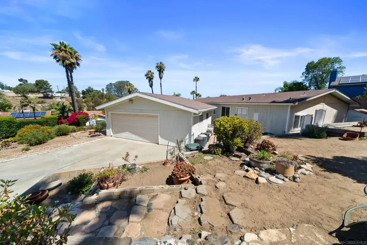1121 Vista Bonita, Vista, CA 92083 - #1