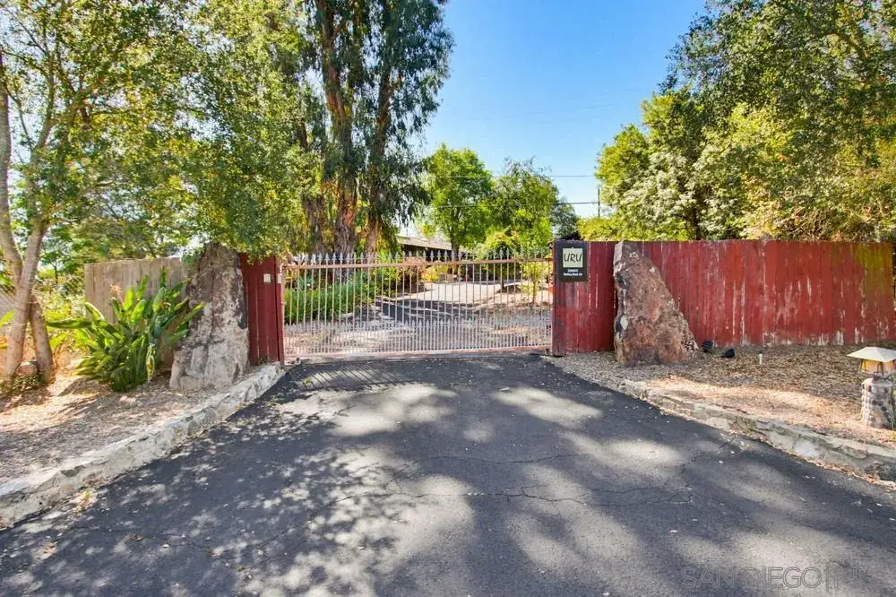 28605 Rolling Rock Rd, Escondido, CA 92026 - #1