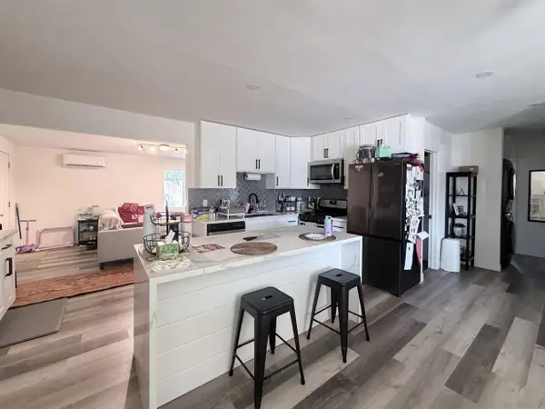 1171 Woodrail Dr, Vista, CA 92083