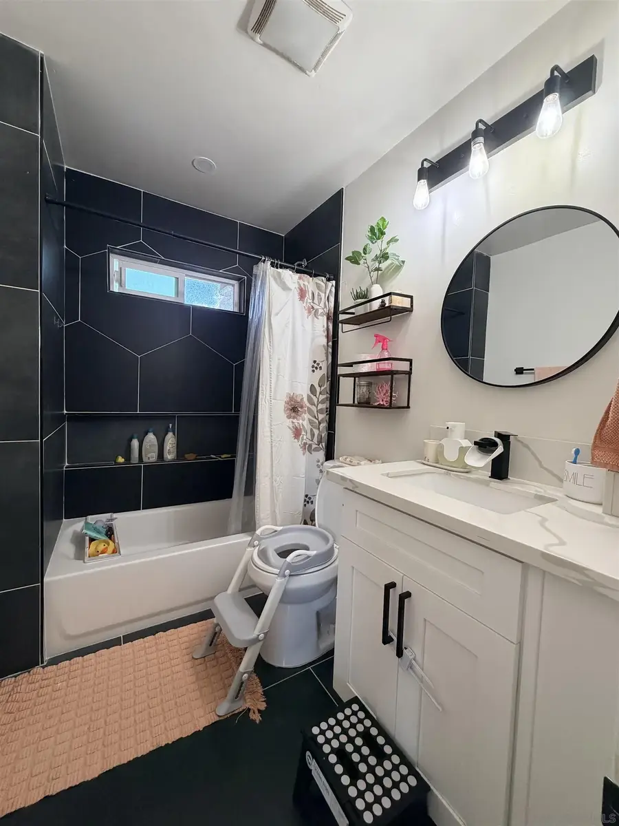 1171 Woodrail Dr, Vista, CA 92083 - #3