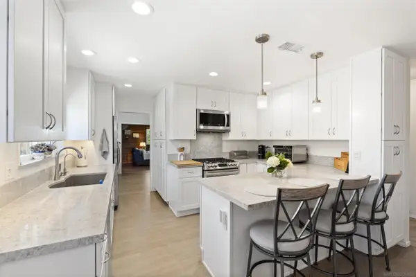6935 Batista St, San Diego, CA 92111