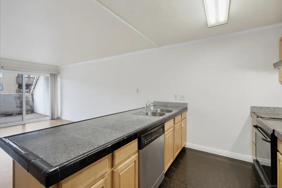 8332 Regents Rd #B, San Diego, CA 92122 - #3