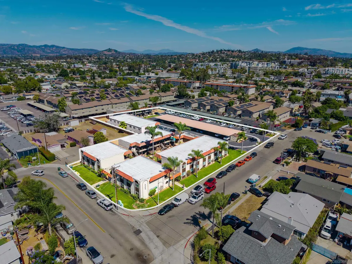 345 E Park Avenue, Escondido, CA 92025 - #1