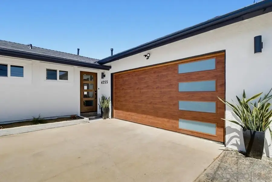 4255 Lochlomond St, San Diego, CA 92111 - #2