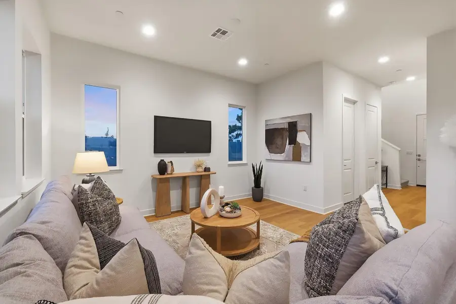749 Michael Ct, Vista, CA 92081 - #2