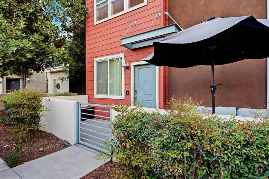 325 Royal Gln #608, Escondido, CA 92025 - #2