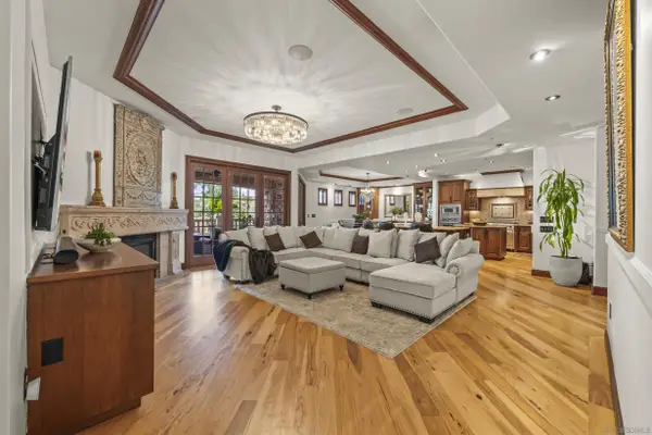 120 C Ave #206, Coronado, CA 92118