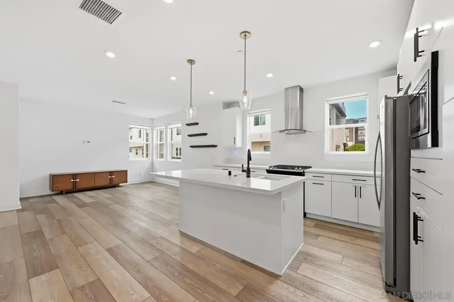 2702 Via Avella, San Diego, CA 92108 - #3