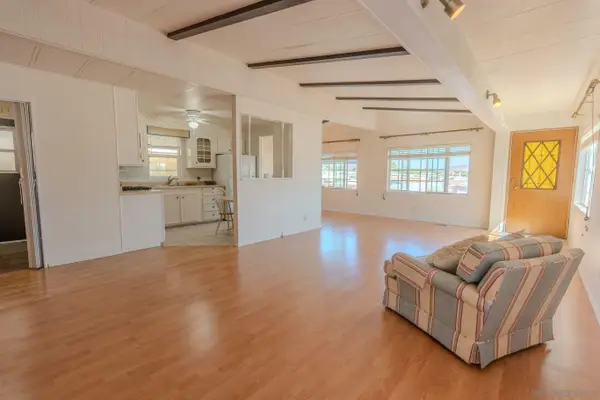 6 Oriole Ln, Oceanside, CA 92057