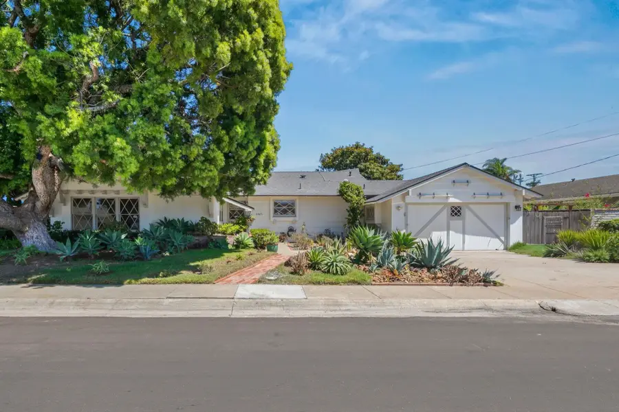 8925 Cliffridge Avenue, La Jolla, CA 92037 - #2