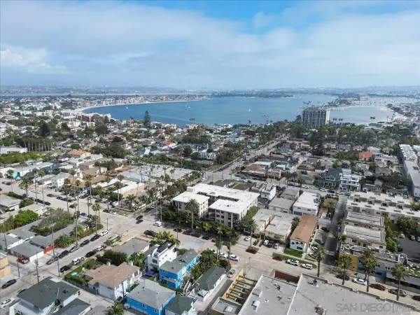 881 Thomas #26, San Diego, CA 92109